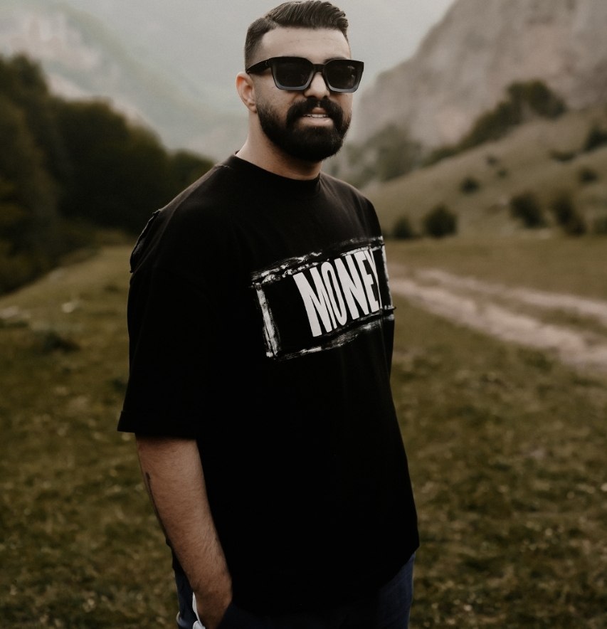 دانلود آهنگ بنام ریمیکس 1404 با صدای امین آتشکار