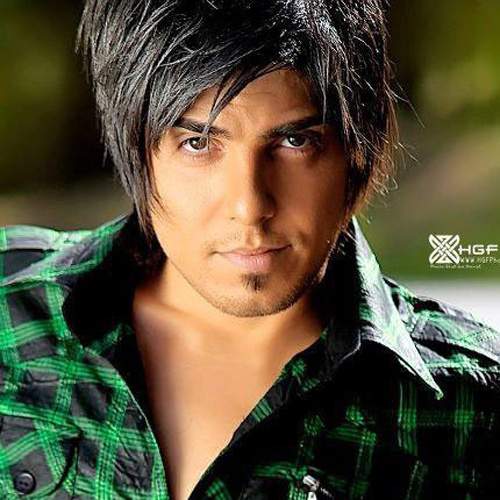 دانلود آهنگ بنام تورو با دنیا عوض نمیکنم با صدای رامین بیباک