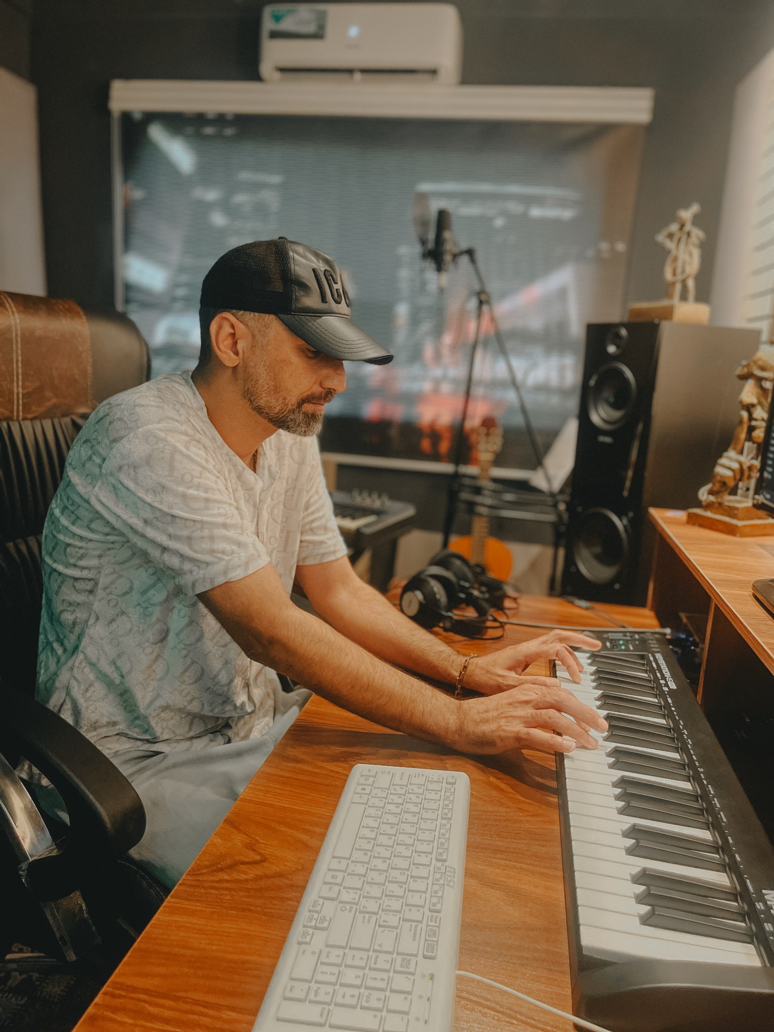 دانلود آهنگ بنام نصف شو که بونه بازم ته خوره ویمبه با صدای صالح تیموری