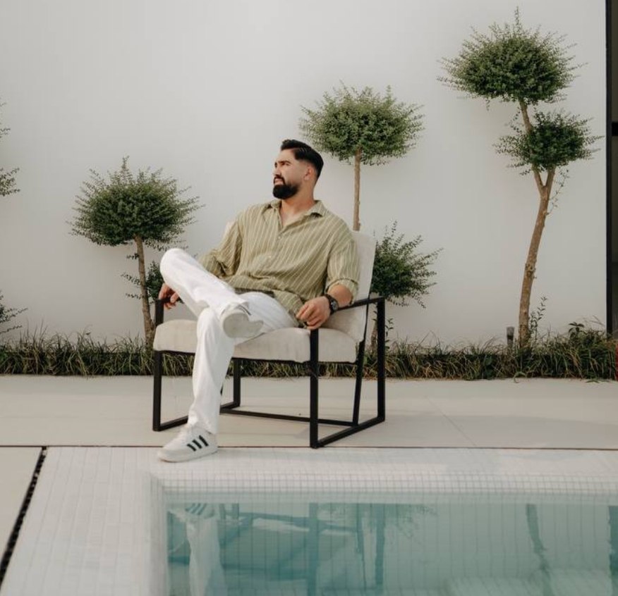 دانلود آهنگ بنام جشنی دشمن فرار هاکرده با صدای جواد عباسی