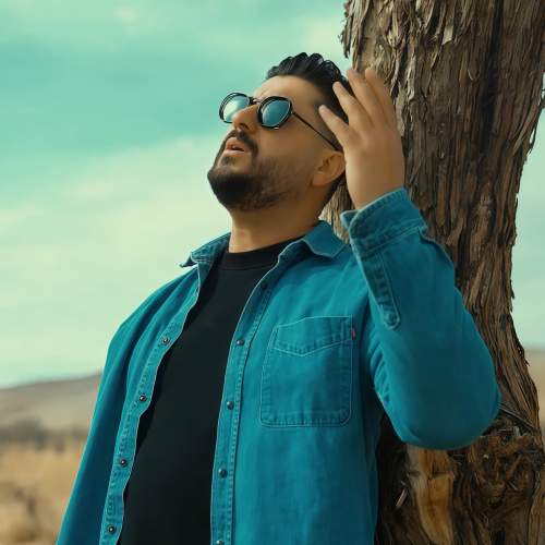 دانلود آهنگ بنام عطر آشنا با صدای مجید درخشان