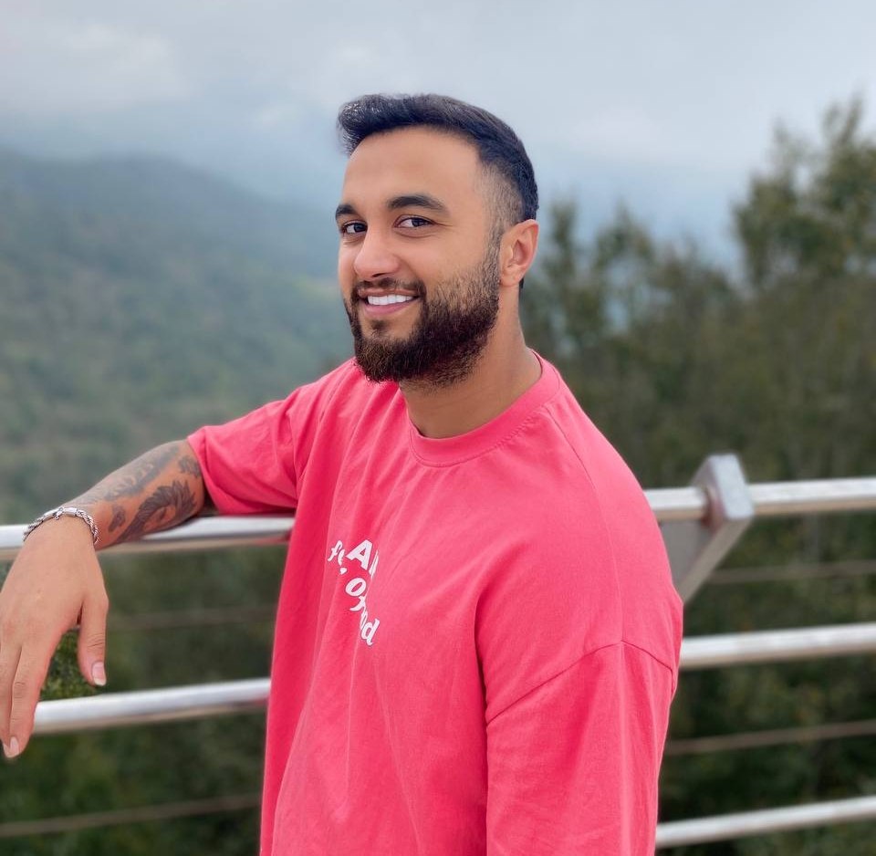 دانلود آهنگ بنام بی ظرفیت با صدای امید خاکی